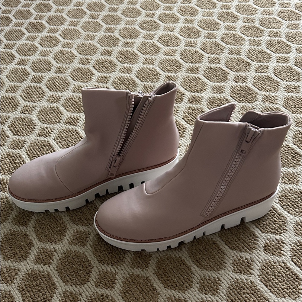 Fitflop Blush Ankle Booties - Picture 2 of 3